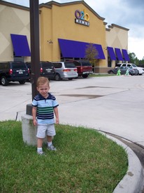 Mon 25 Aug 2008 03:51:45 PM

Andrew, in front on O2BKids, on his first day of 3 year-old preschool classes there.