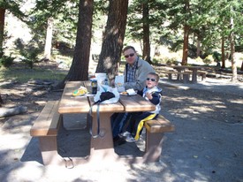 Thu 09 Oct 2008 03:00:09 PM

Lunch in Rocky Mountain National Park.